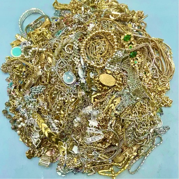 2 LBs Vintage mod jewelry lot~ BOTTOM OF THE BOX & TANGLED~ Jewelry gold silver - Picture 2 of 5